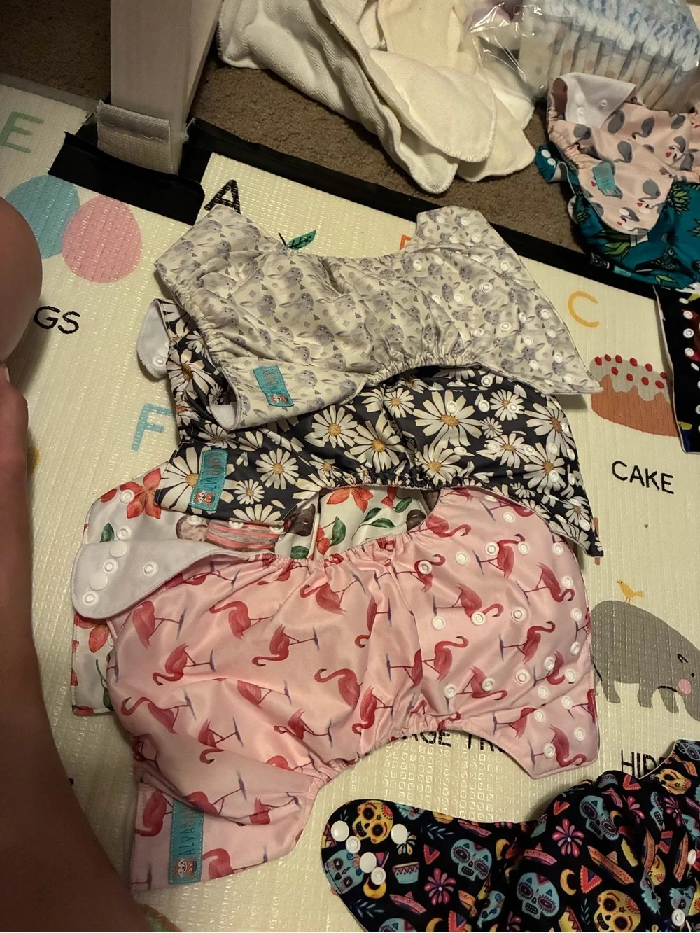 22 CLOTH DIAPERS ! Like new !